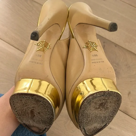 Charlotte Olympia sling back pumps with gold platform - Picture 4 of 5